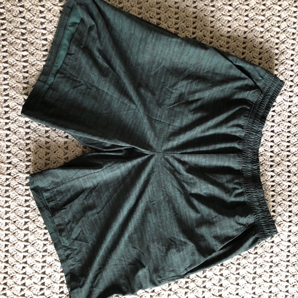 Men’s Lululemon PaceBreaker shorts